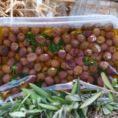 Vaschetta di Olive Nere Denocciolate in Olio da 2kg